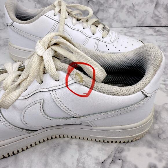 NIKE AIR FORCE 1 Low White Sneakers Size 4.5Y Big Boy - Picture 12 of 15